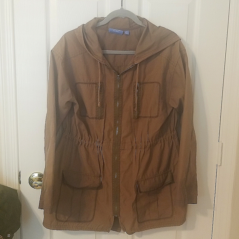 Vera wang lightweight, hooded jacket